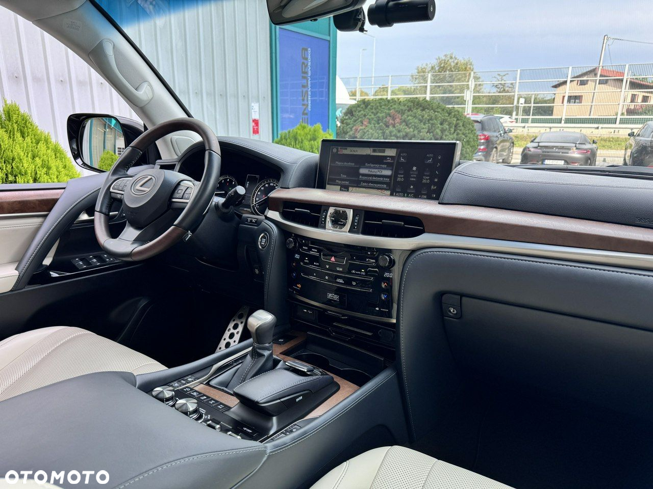Lexus LX 570 Omotenashi - 18