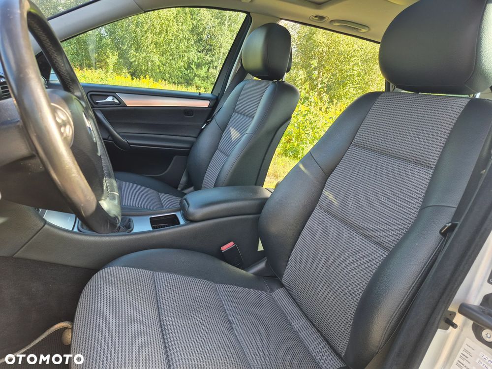 Mercedes-Benz C-Class 2006 photo 4