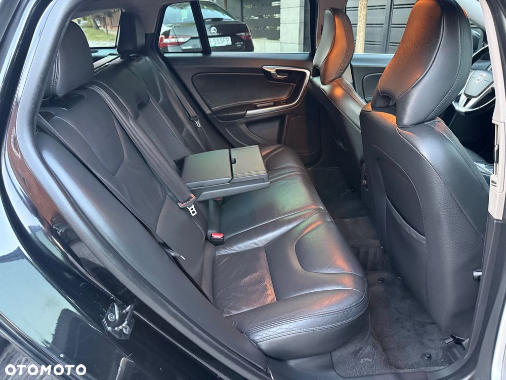 Volvo V60 T6 AWD Geartronic Momentum - 33