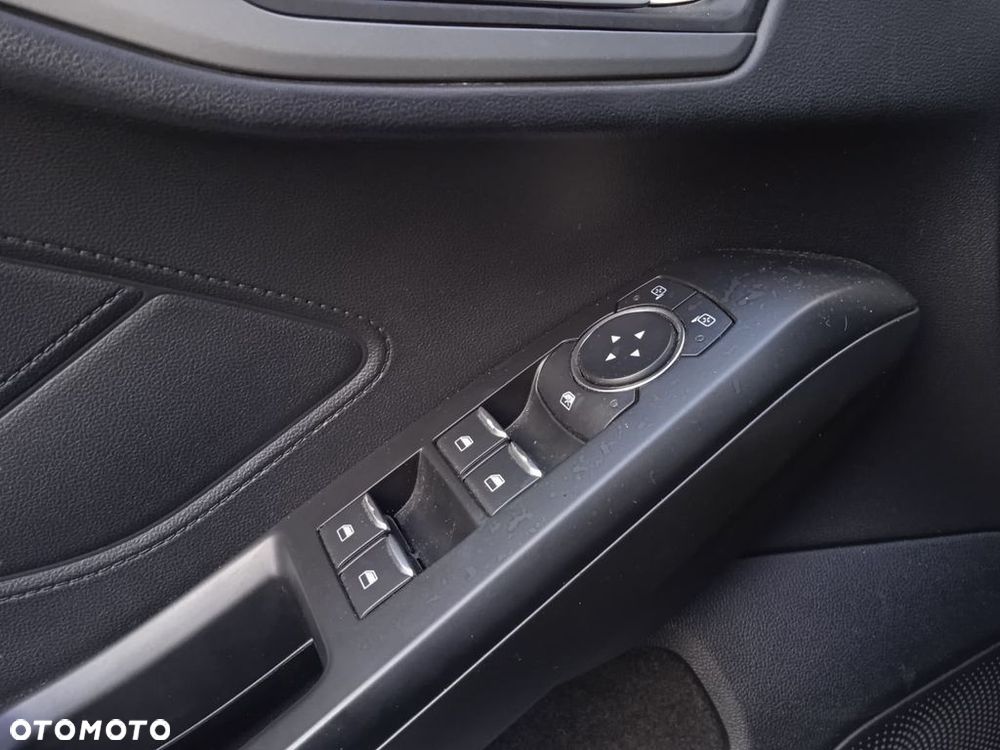 Ford Focus 1.0 EcoBoost Trend - 26