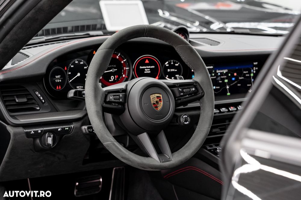 Porsche 911 Carrera 4 GTS PDK - 30