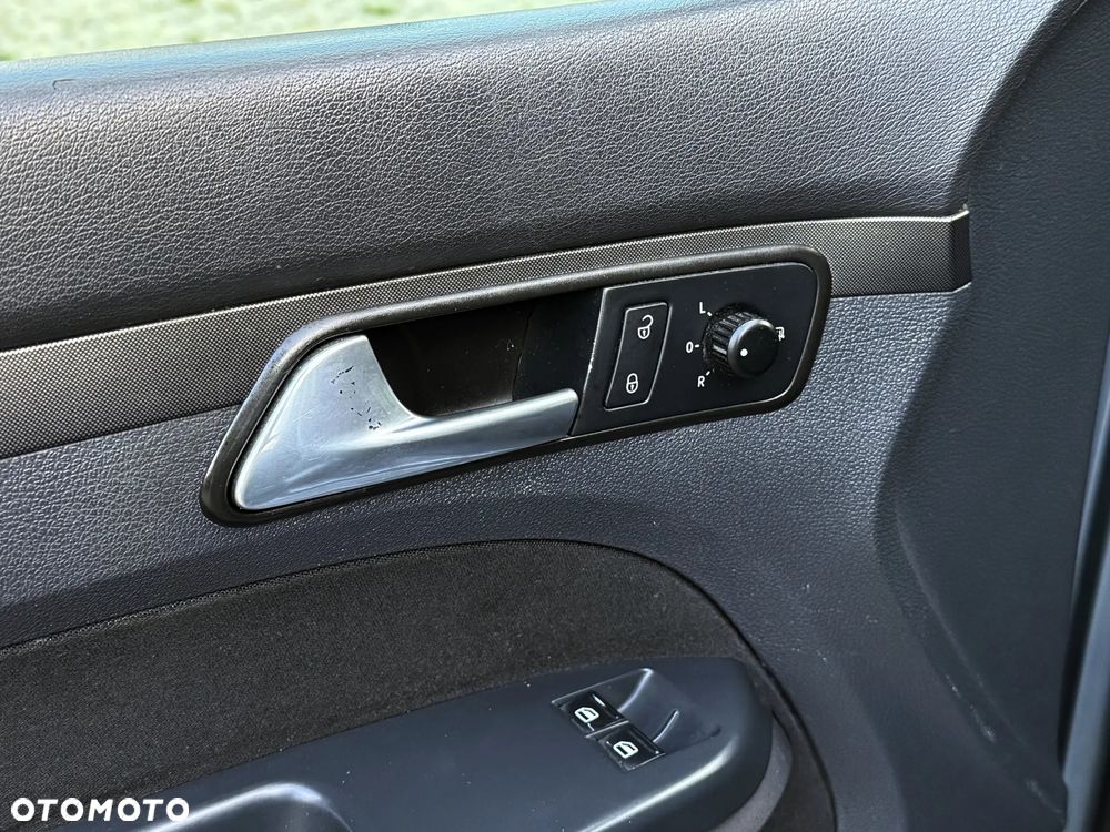 Volkswagen Touran 1.9 TDI Conceptline - 23