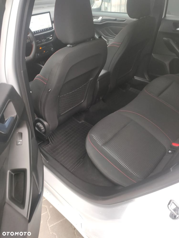 Ford Focus 1.0 EcoBoost Hybrid ST-LINE X - 15