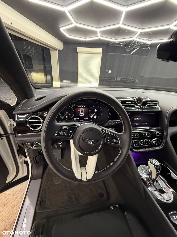 Bentley Bentayga - 25