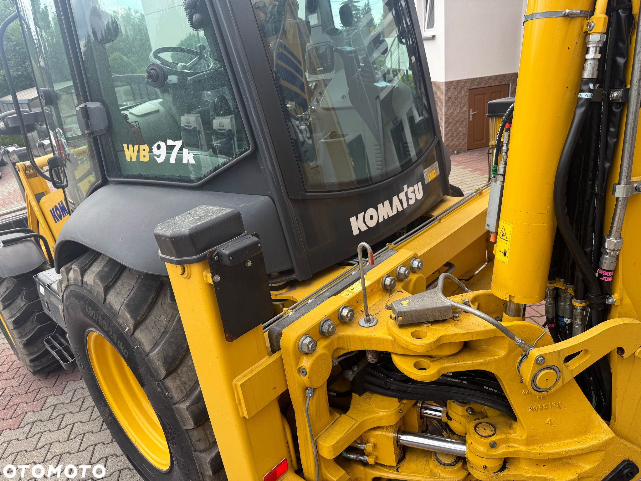 Komatsu WB 97R - 13