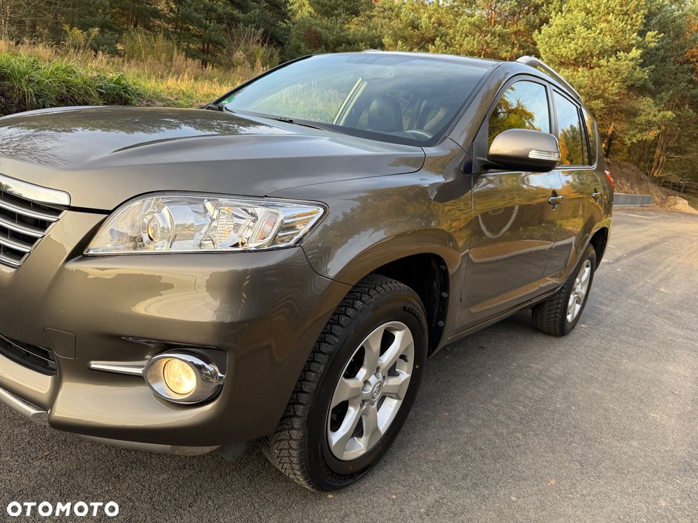 Toyota RAV4 10-13 - 16