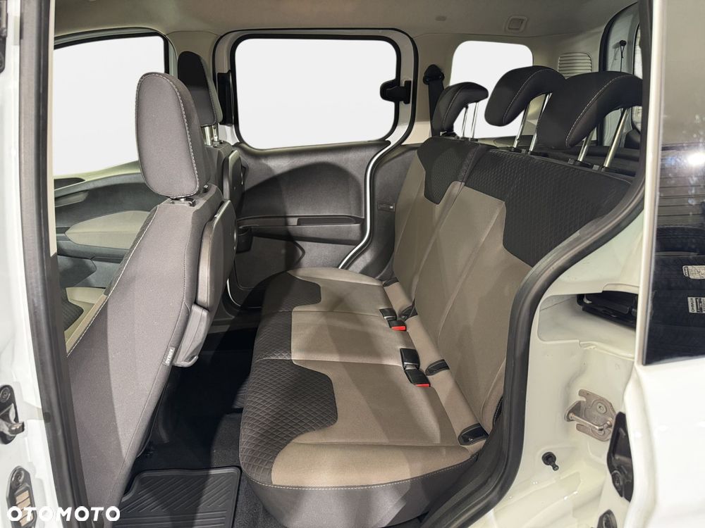 Ford Tourneo Courier - 13