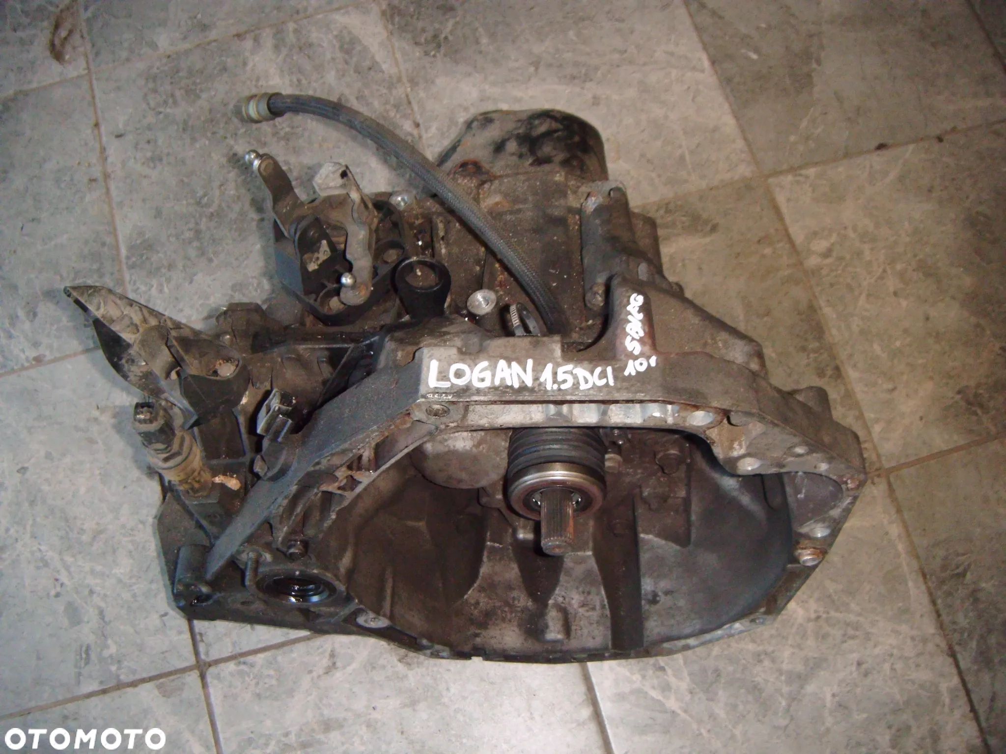 dacia logan 10r 1.5 dci  skrzynia biegów manualna  8200977059 - 1