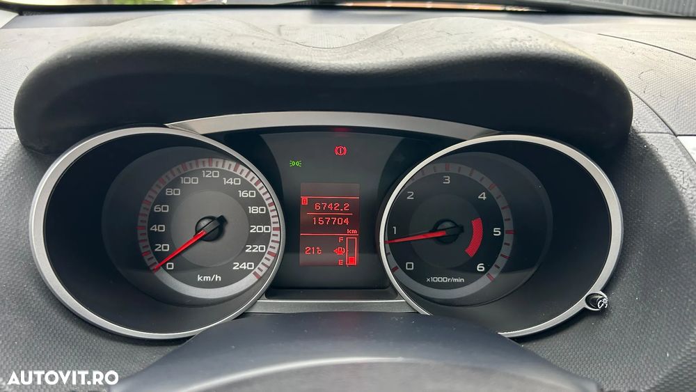 Mitsubishi Outlander 2.2 DI-D Intense + - 11