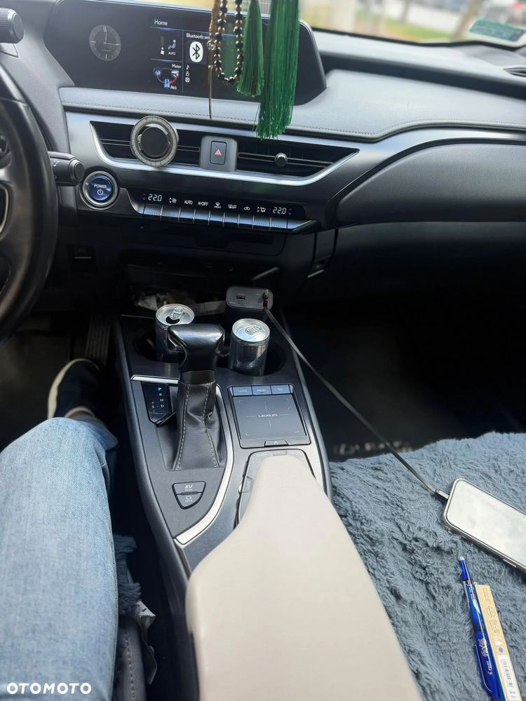 Lexus UX 250h Elegance 2WD - 8