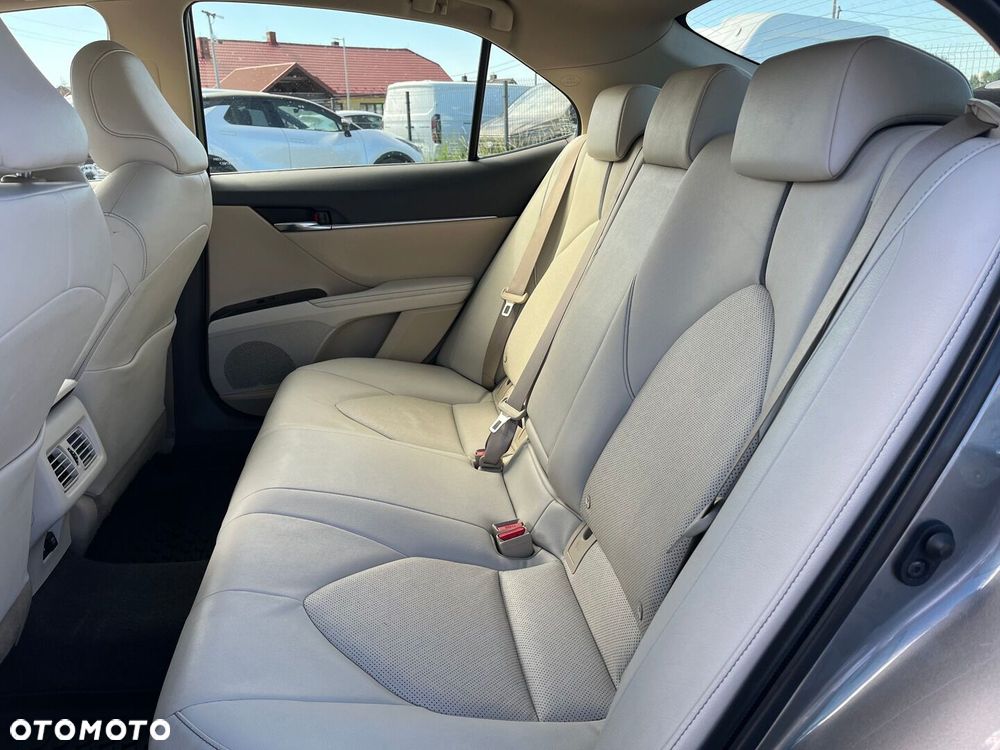 Toyota Camry 2.5 Hybrid Comfort CVT - 30