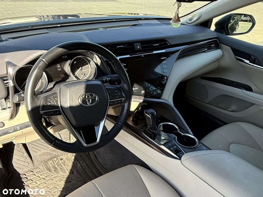 Toyota Camry 2.5 Hybrid Executive CVT - 17