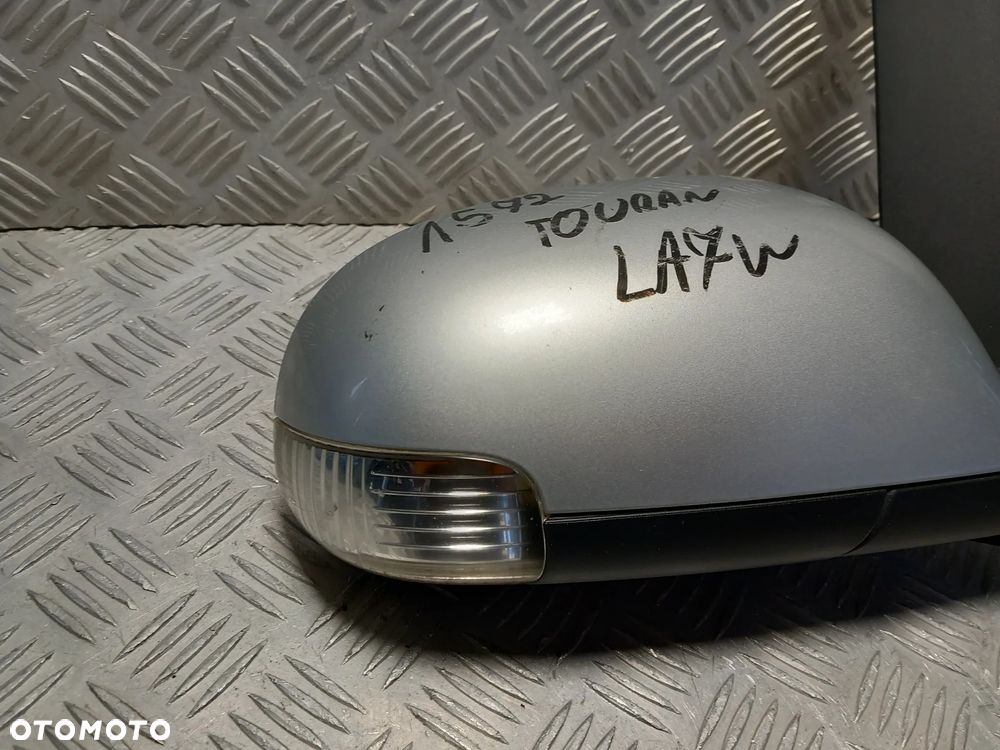 VW TOURAN LUSTERKO PRAWE PRZEDNIE PRAWY PRZÓD KOLOR: LA7W - 4