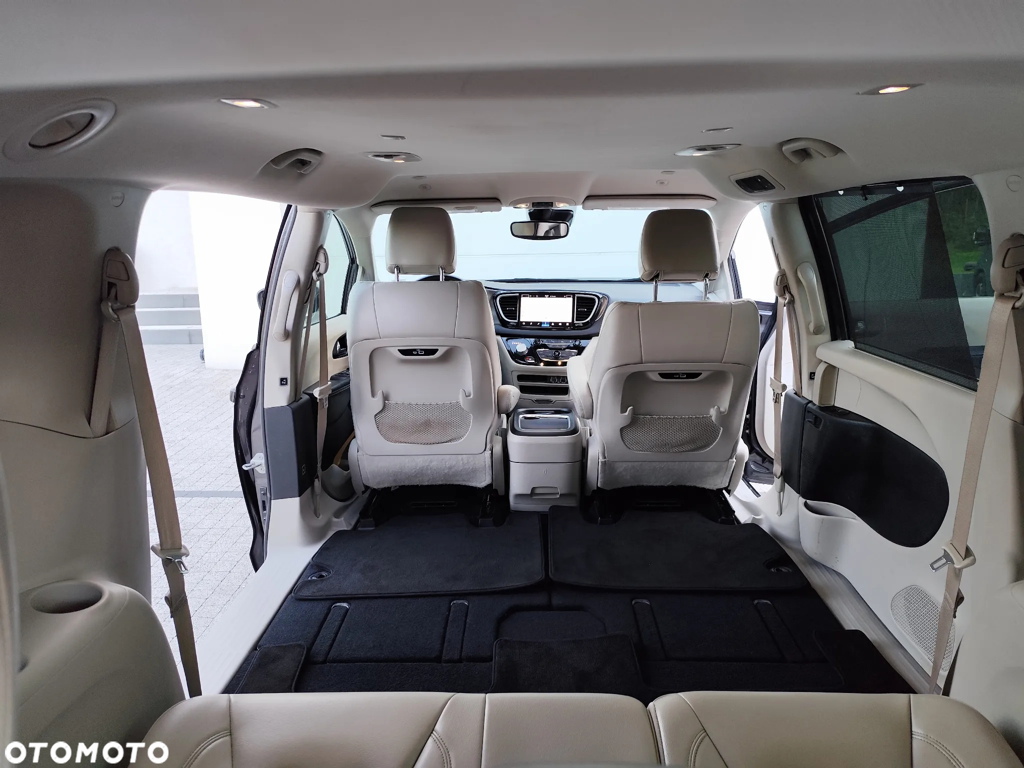 Chrysler Pacifica - 10