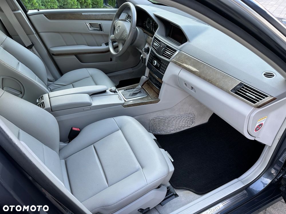 Mercedes-Benz Klasa E 250 T CDI 7G-TRONIC Elegance - 21