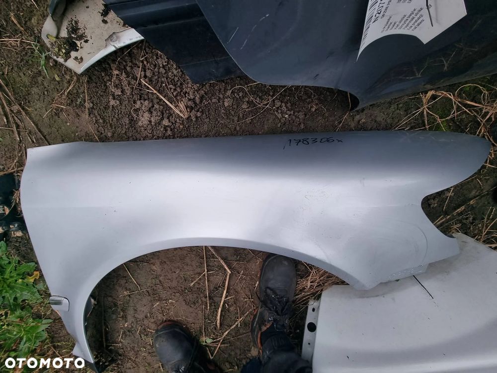 LG9R Volkswagen Phaeton 6.0 W12 2003 sedan Błotnik lewy i prawy przedni - 8