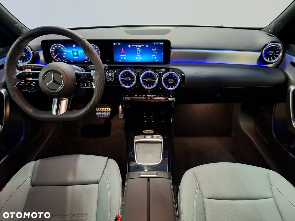 Mercedes-Benz Klasa A 200 AMG Line 7G-DCT - 3