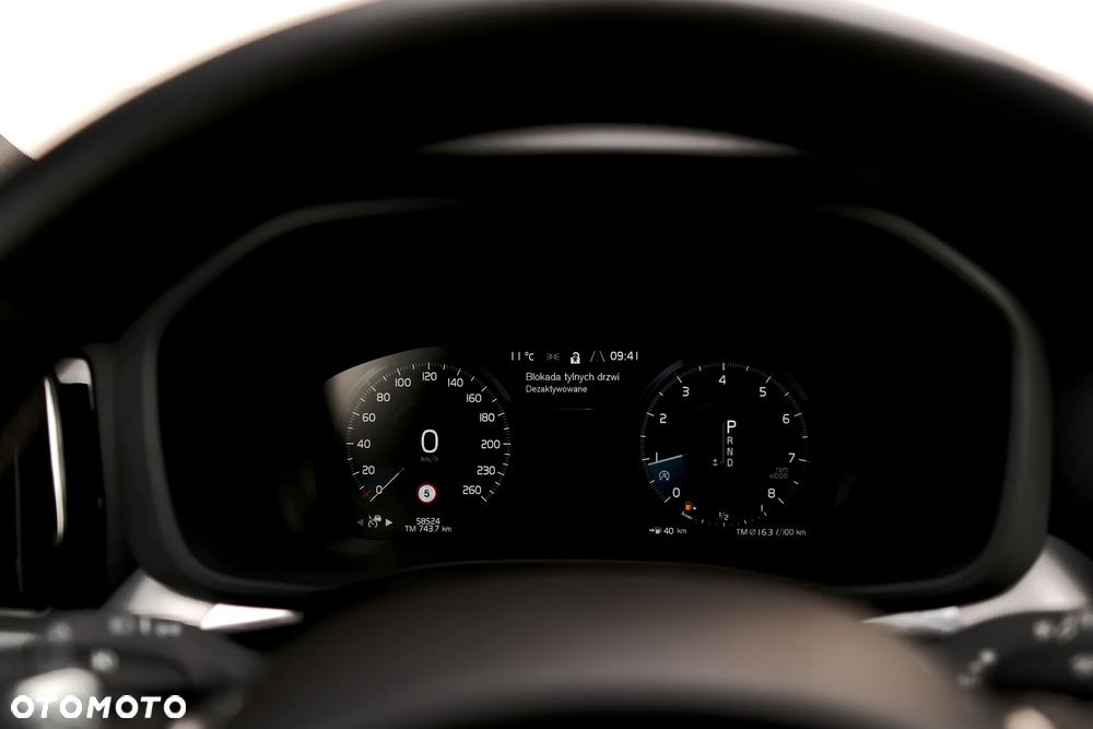 Volvo XC 60 T6 AWD Geartronic RDesign - 26