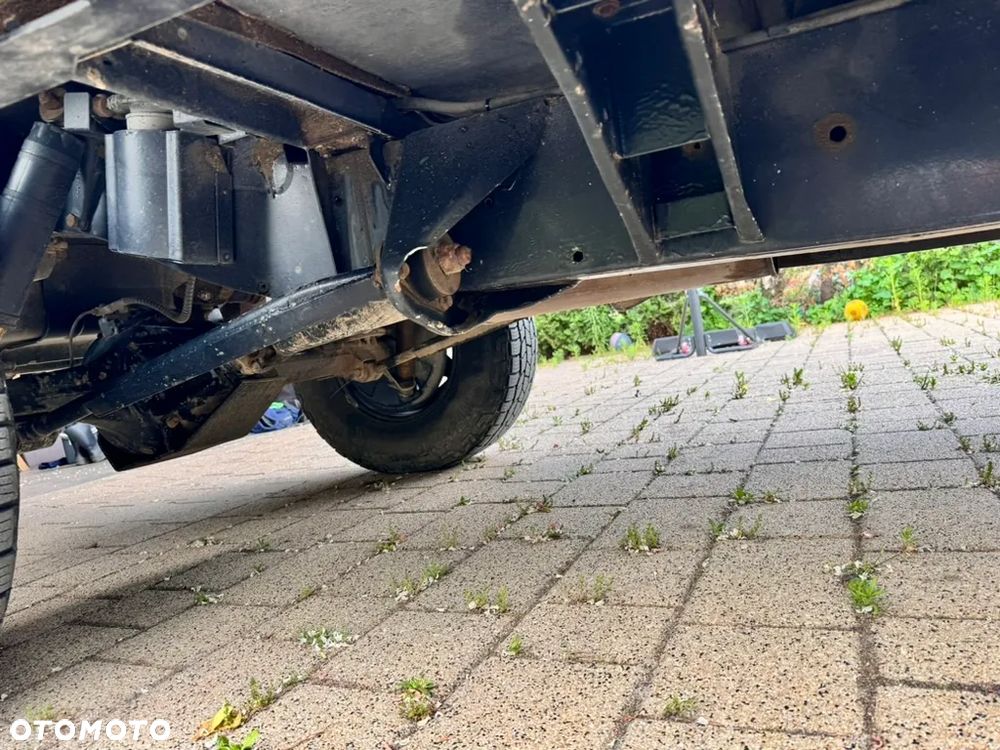 Land Rover Defender 2.5 TDI - 24