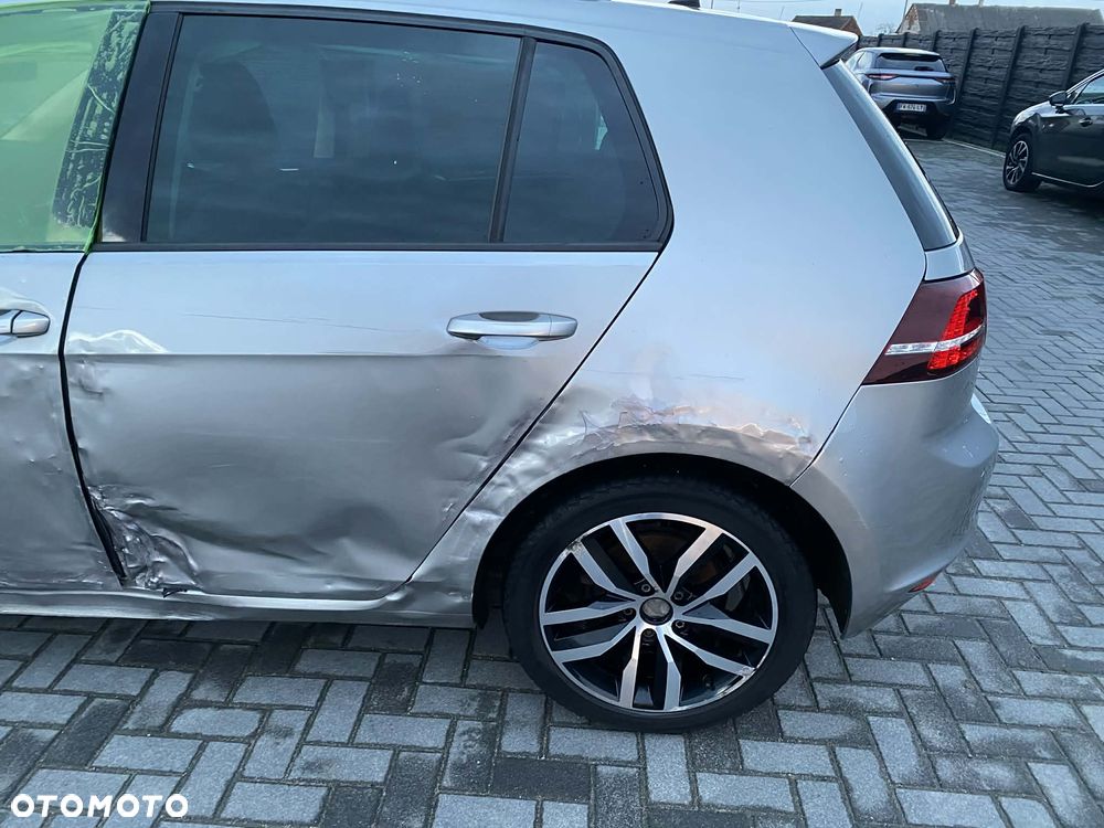 Volkswagen Golf 2.0 BlueTDI Highline - 34