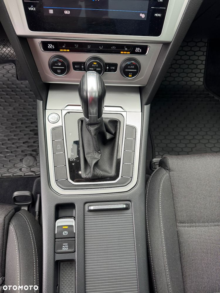 Volkswagen Passat Variant 2.0 TDI SCR DSG 4Motion Elegance - 33