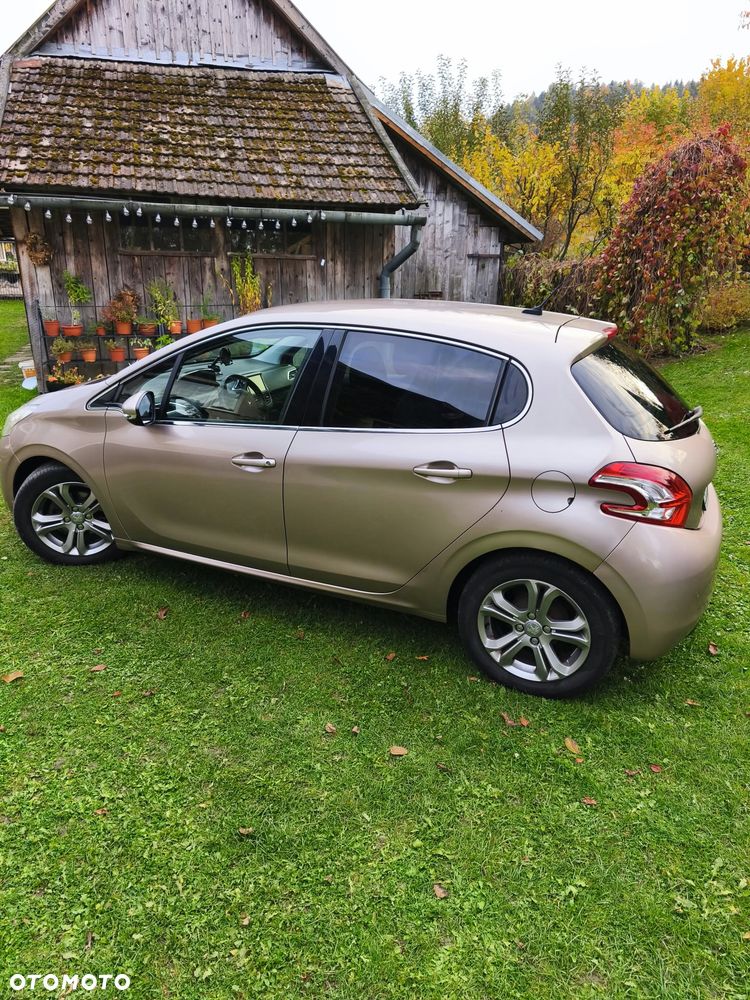 Peugeot 208 - 5