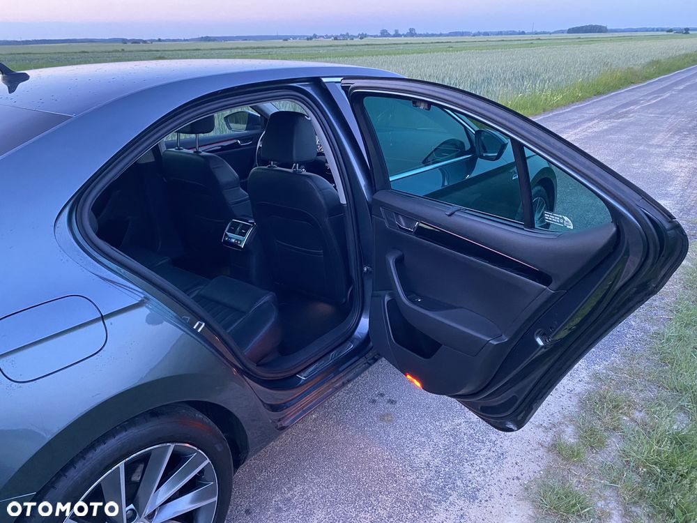 Skoda Superb 2.0 TDI 4x4 L&K DSG - 23