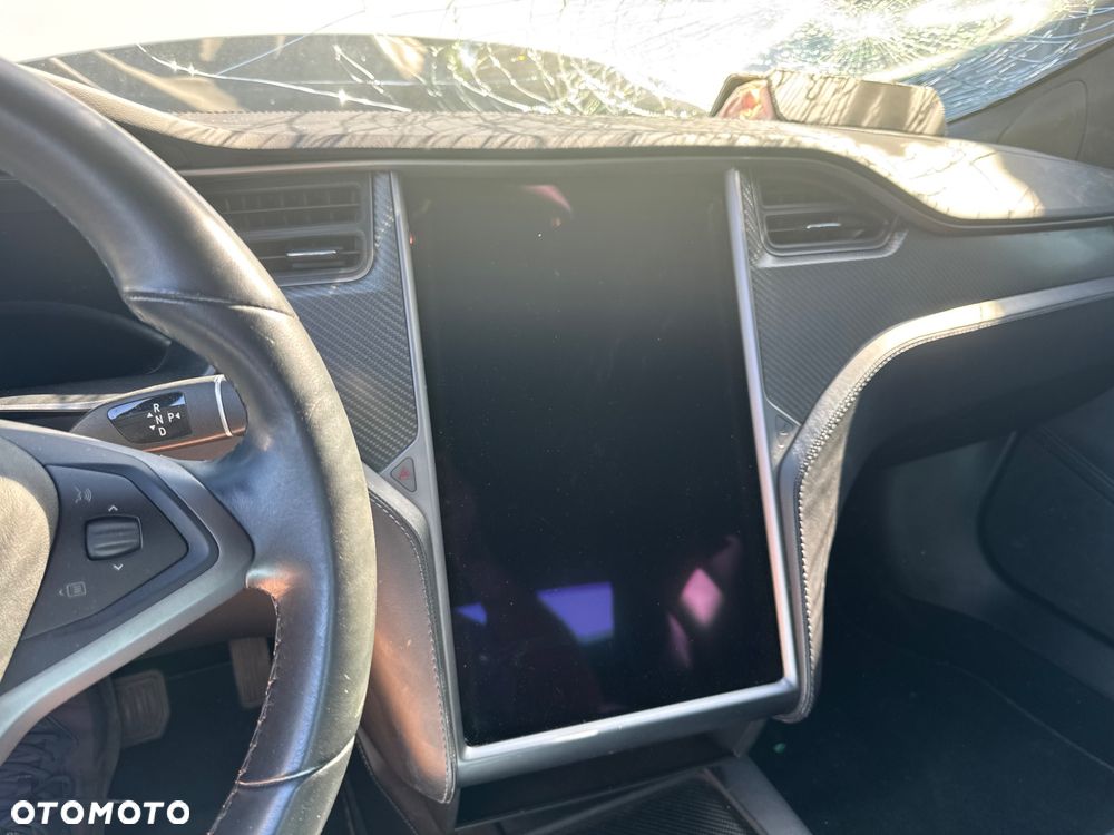 Tesla Model S - 12