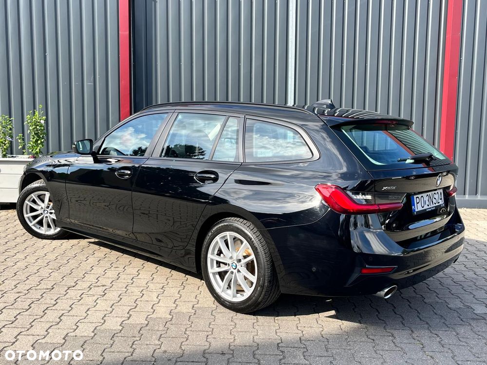 BMW Seria 3 330i xDrive Advantage sport - 3