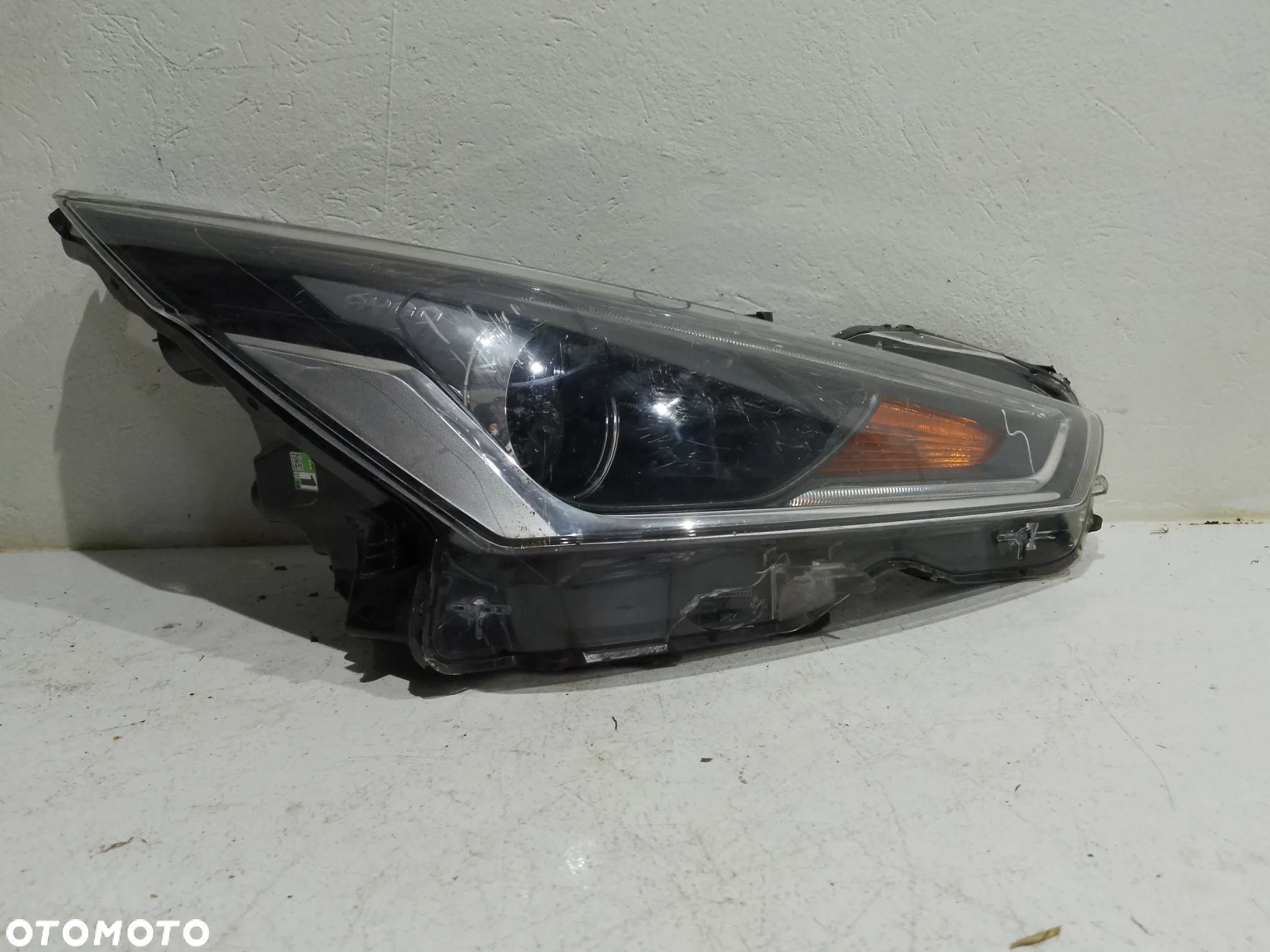 Toyota Aygo II Lift 2018–2022 – Lampa Przednia Prawa LED - 1