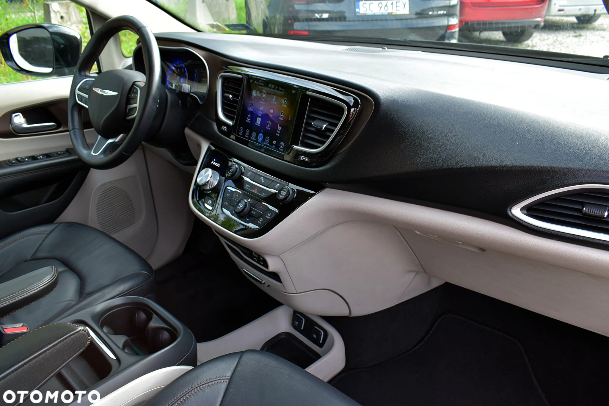 Chrysler Pacifica - 10