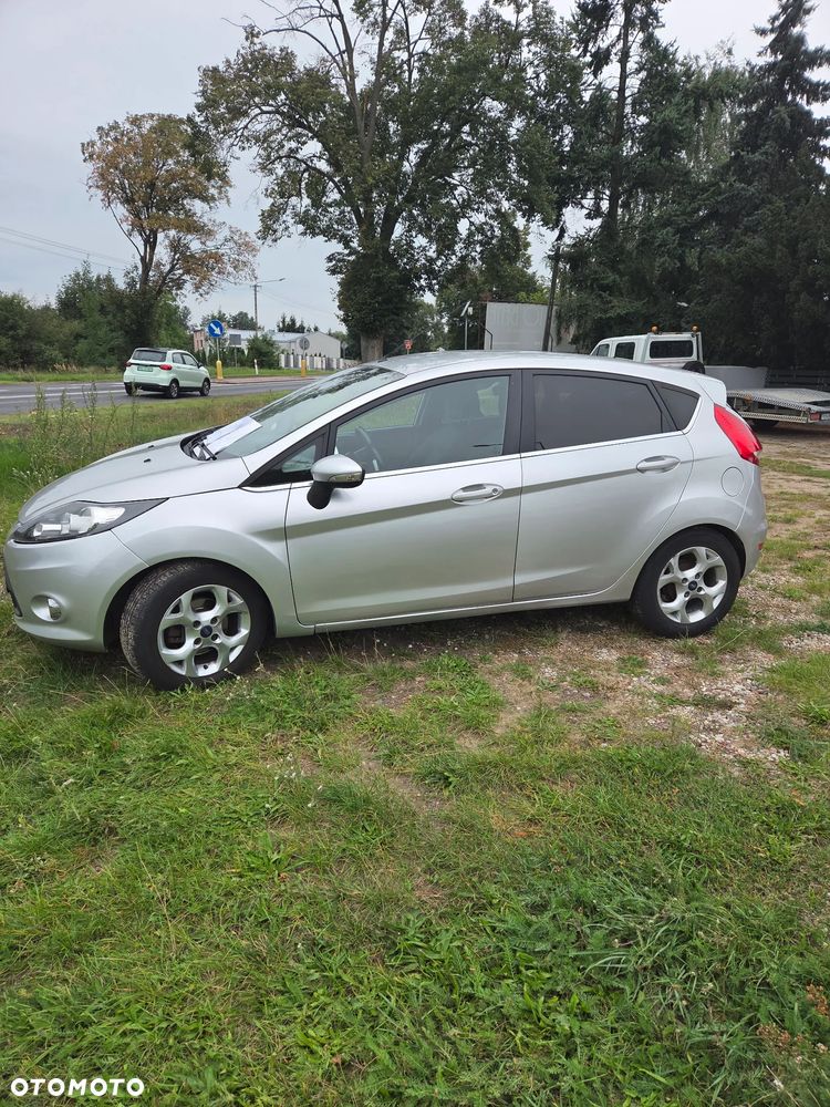 Ford Fiesta 1.4 Autom Titanium - 2