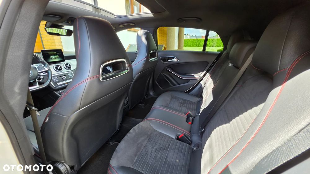 Mercedes-Benz CLA 200 7G-DCT AMG Line - 28