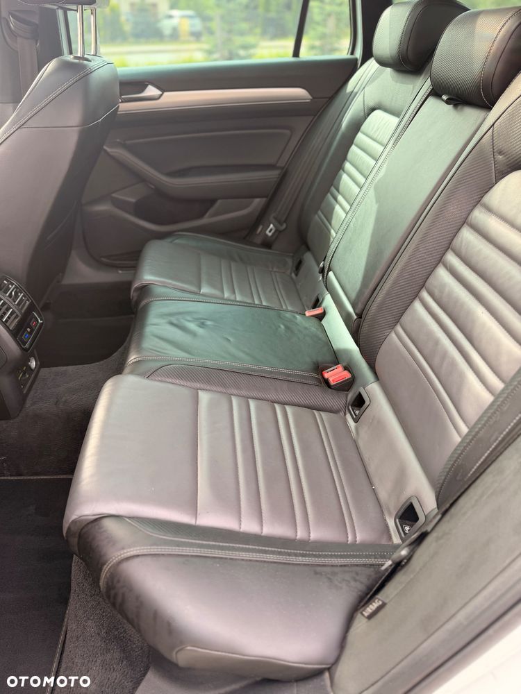 Volkswagen Passat - 12