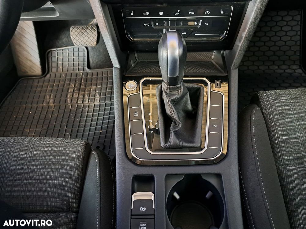 Volkswagen Passat - 17