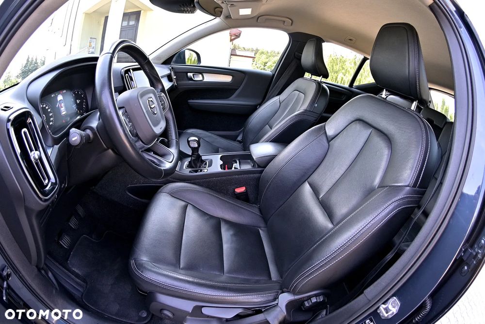 Volvo XC 40 T3 Momentum Pro - 19