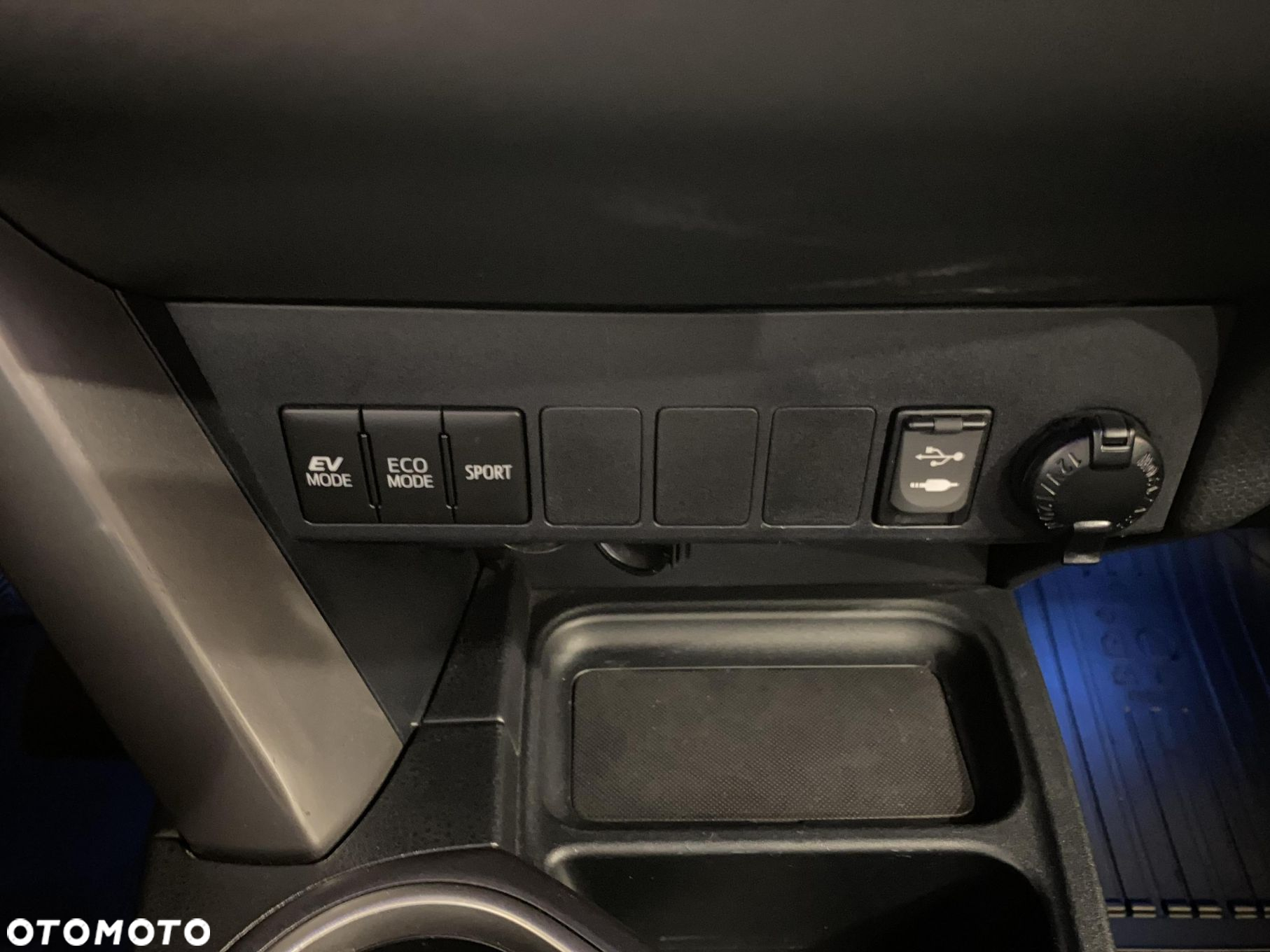 Toyota RAV4 Hybrid Premium 4x4 - 18