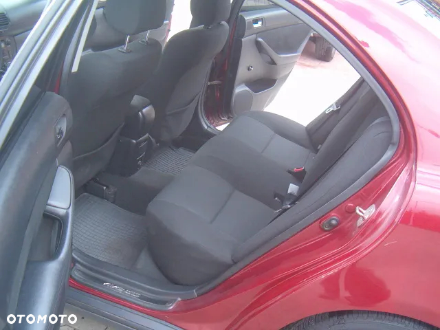 Toyota Avensis - 13