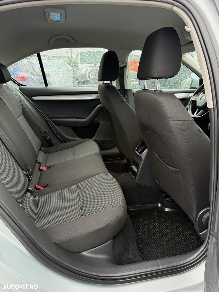 Skoda Octavia 1.6 TDI DSG Ambition - 15
