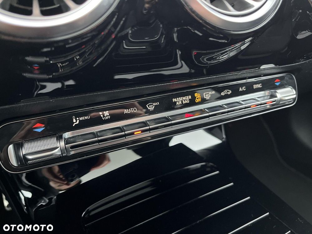 Mercedes-Benz CLA 200 4-Matic AMG Line 8G-DCT - 30