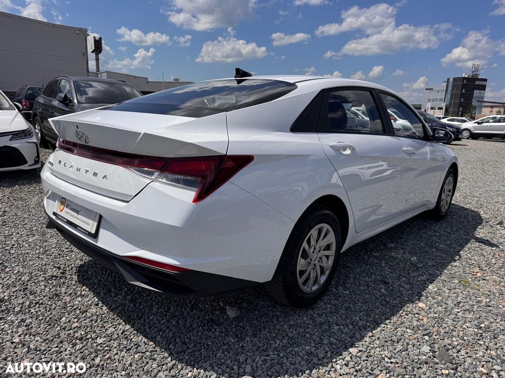Hyundai Elantra 1.6 l 123 CP CVT Comfort - 3