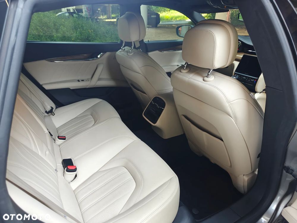 Maserati Quattroporte GT - 9