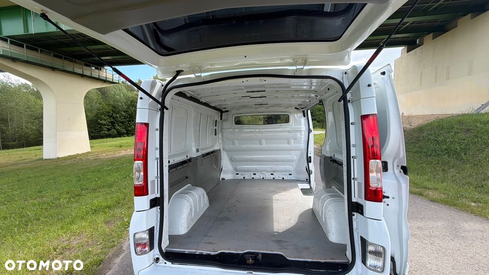 Nissan Primaster - 18