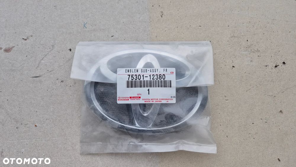 TOYOTA COROLLA AURIS EMBLEMAT LOGO ZNACZEK PRZÓD OE 75301-12380 - 3
