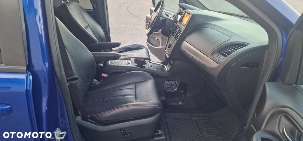 Dodge Grand Caravan - 25