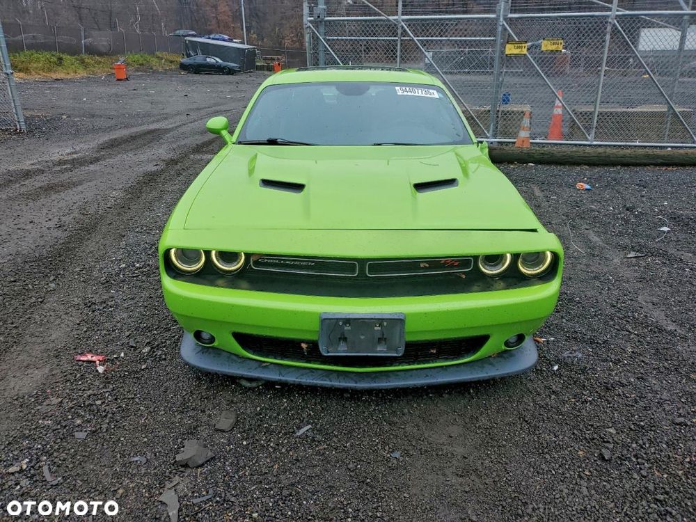 Dodge Challenger - 2