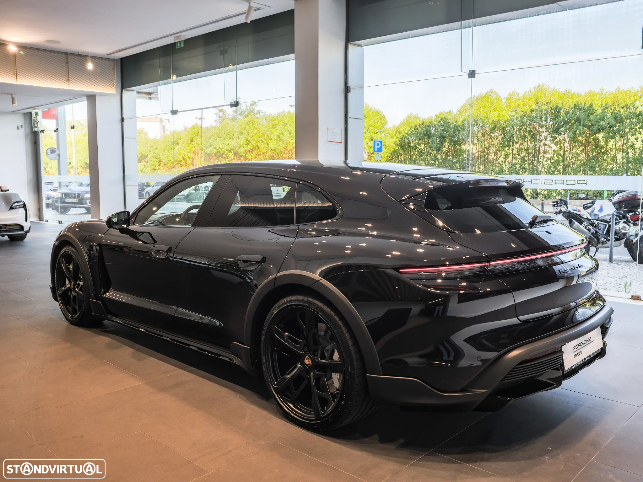 Porsche Taycan Cross Turismo Turbo - 9