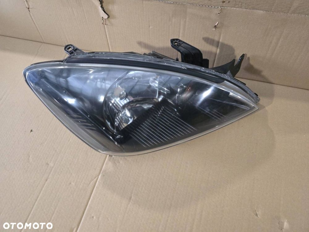 mitsubishi lancer vii reflektor prawy lampa 2.0 p3524 ciemny środek - 3