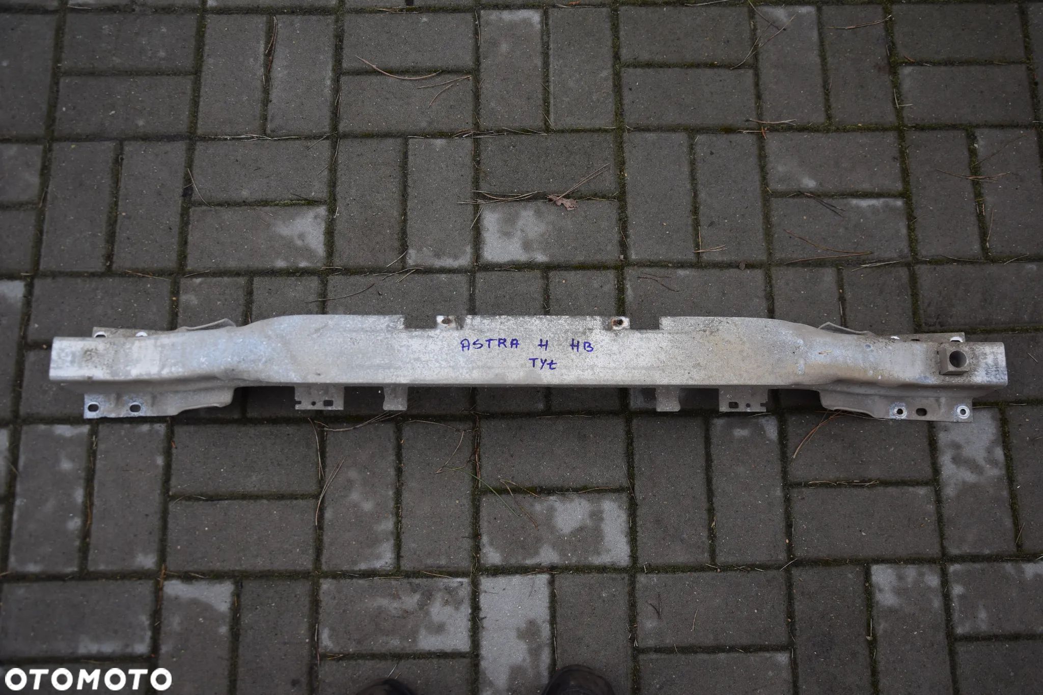 Opel Astra H Hatchback Belka zderzaka tylnego - 1