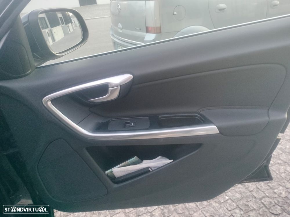 Volvo V60 1.6 D2 Drive Momentum Start/Stop - 6